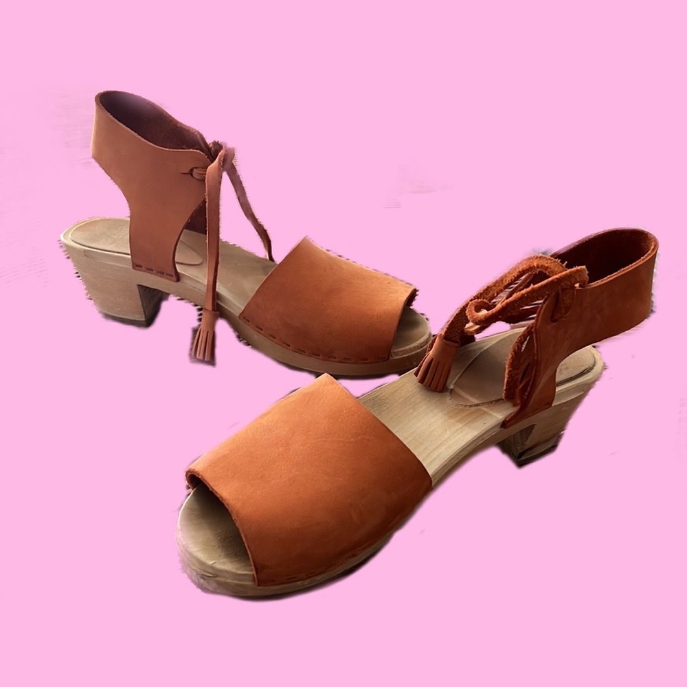 Bryr Hannah Sandal size 8 Papaya